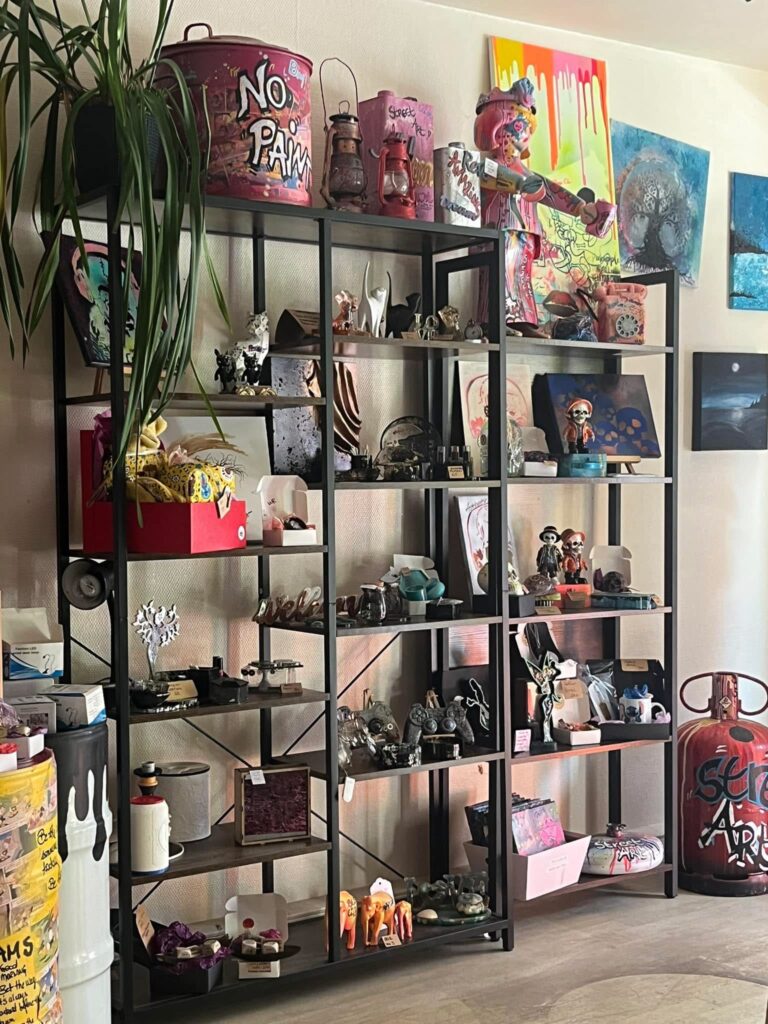 Une partie de l'intérieur de l'atelier. Une partie de l'intérieur de l'atelier.