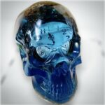 Le Skull version 13, une création en résine époxy.