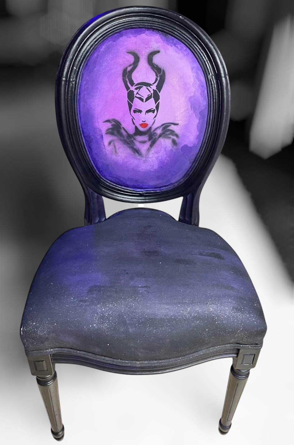 Une chaise baroque rénovée et customisée par Rosie.