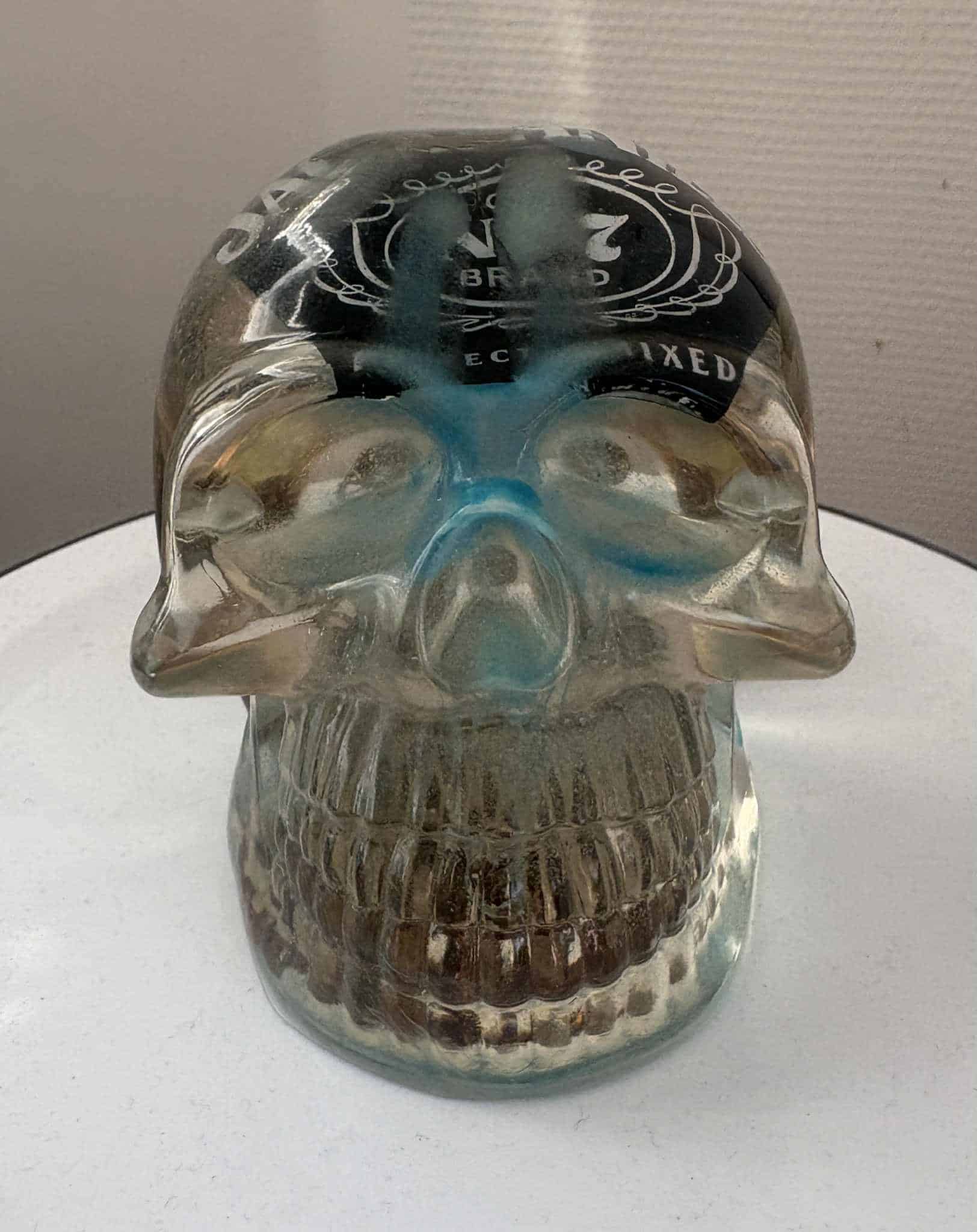 Le Skull version 15, une réalisation en résine époxy.